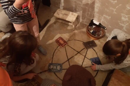 1. ábra a szabadulószoba Legkisebbek a Bölcsek köve nyomában Budapest